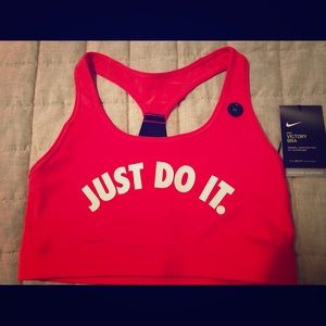 Nike Victory sports bra M, NWT